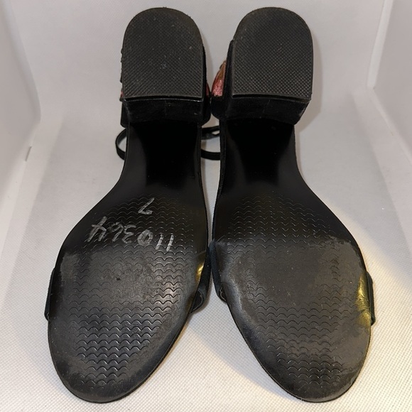 Steve Madden Inca Black Suede with Embroidered Flowers Heels Size 7 - EUC - Picture 8 of 8